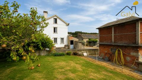 Casa con hórreo y amplia finca en Loiba