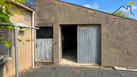 Casa con hórreo y amplia finca en Loiba