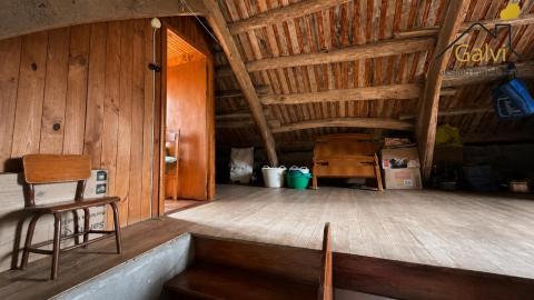Casa con hórreo y amplia finca en Loiba